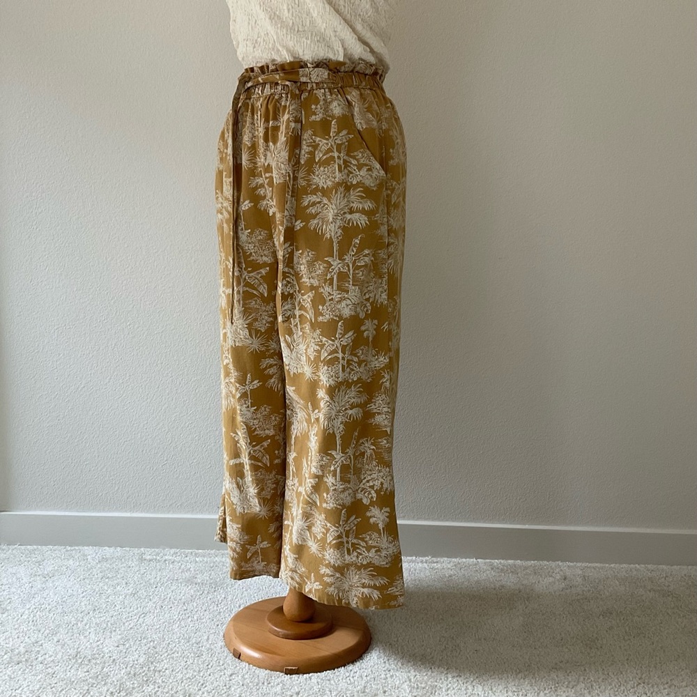 American Eagle Palm Tree Wide Leg Crop Pants M